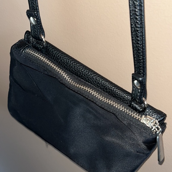Roots crossbody purse - Picture 4 of 8